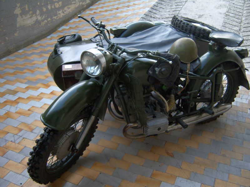 sidecar dnepr mlitare