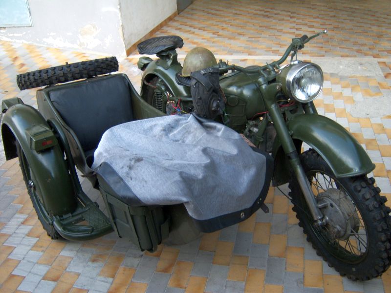sidecar dnepr militare